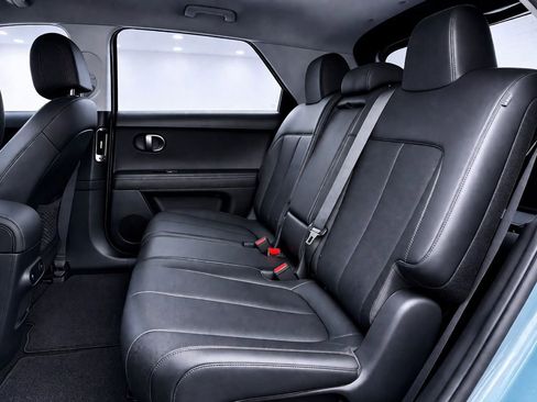 Used 2025 Hyundai Ioniq 5 SEL image 18