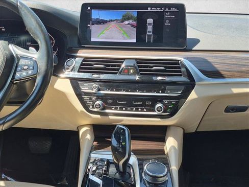 Used 2021 BMW 530i w/ Convenience Package RWD image 17