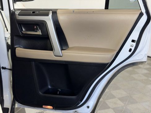 Used 2019 Toyota 4Runner SR5 Premium AWD/4WD image 33