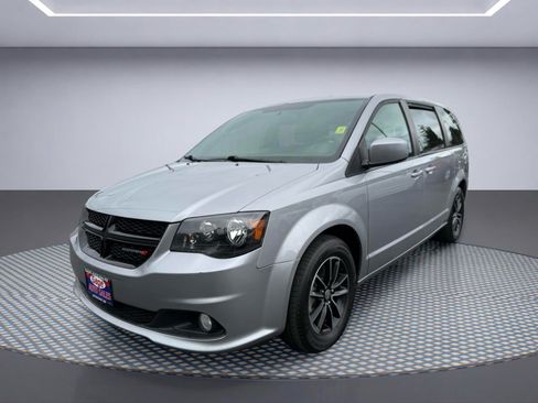 Used 2018 Dodge Grand Caravan SE FWD image 2