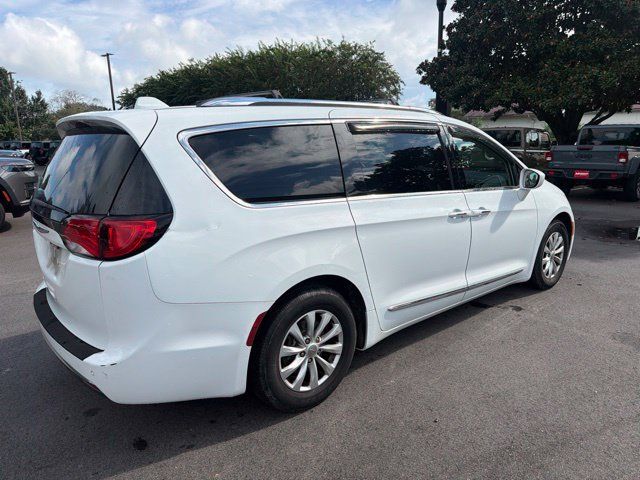 Used 2019 Chrysler Pacifica Touring-L FWD image 4