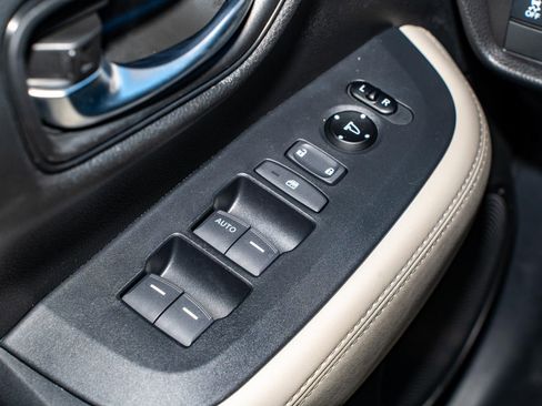 Certified 2023 Honda HR-V LX image 25