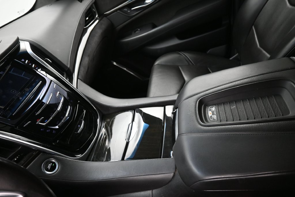 Used 2018 Cadillac Escalade Platinum AWD/4WD image 19