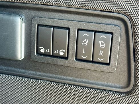 Used 2022 Cadillac Escalade Premium Luxury image 13