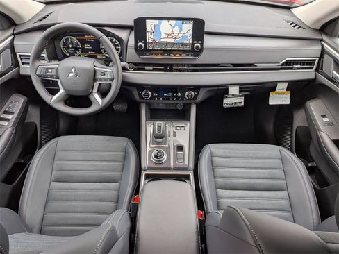 New 2025 Mitsubishi Outlander SE image 27