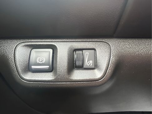 Used 2017 GMC Acadia SLE FWD image 27