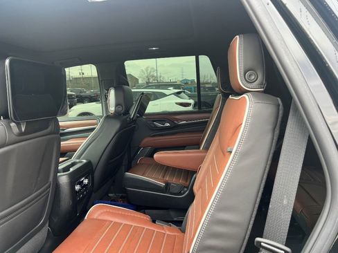 Used 2024 GMC Yukon Denali Ultimate image 2