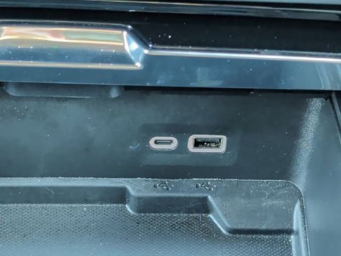 Used 2025 GMC Yukon Denali image 6