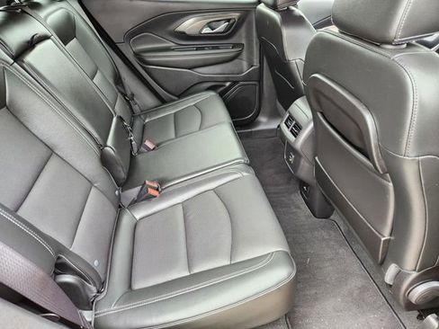 Used 2023 GMC Terrain SLT w/ Infotainment Package II image 31