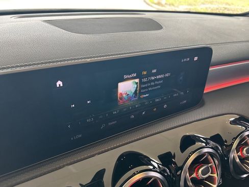 Used 2020 Mercedes-Benz CLA 250 CLA 250 image 7