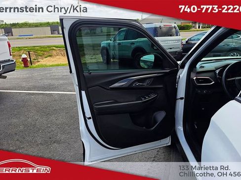 Used 2022 Chevrolet TrailBlazer RS AWD/4WD image 11