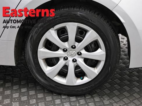 Used 2021 Toyota Corolla LE w/ Carpet Mat Package (TMS) FWD image 32