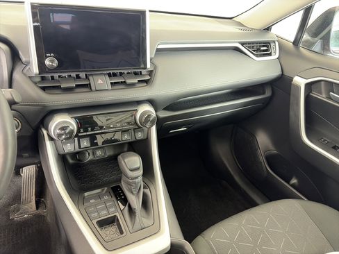 Used 2023 Toyota RAV4 XLE w/ Convenience Package image 4