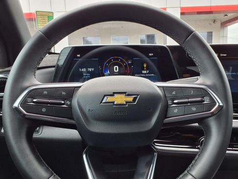 Used 2026 Chevrolet Equinox LT FWD image 25