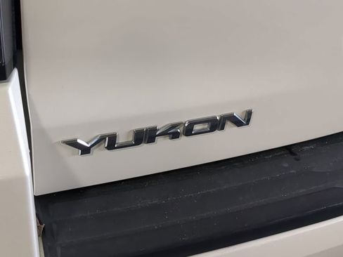 Used 2015 GMC Yukon SLT AWD/4WD image 16