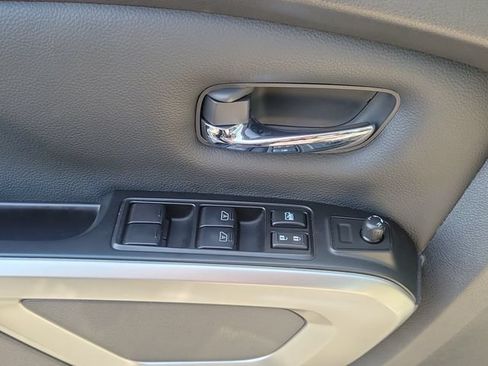 Used 2024 Nissan Titan SV w/ SV Convenience Package AWD/4WD image 17