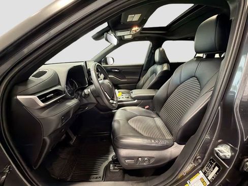 Used 2022 Toyota Highlander XSE image 17