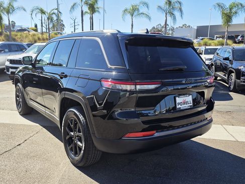 New 2026 Jeep Grand Cherokee Altitude image 3