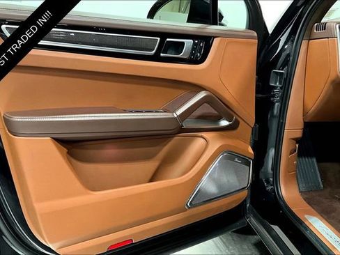 Used 2022 Porsche Cayenne Turbo image 17