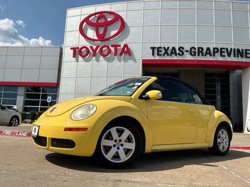 Used 2007 Volkswagen Beetle Convertible w/ Package 1 FWD image 2