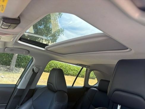 Used 2020 Toyota RAV4 XLE Premium FWD image 10