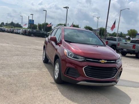 Used 2022 Chevrolet Trax LT w/ Driver Confidence Package AWD/4WD image 3