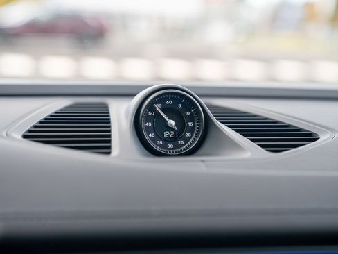 New 2025 Porsche Macan 4S Electric image 17