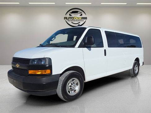Used 2023 Chevrolet Express 3500 LS image 3