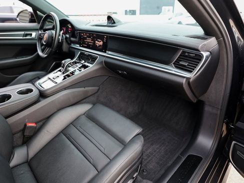 Certified 2023 Porsche Panamera Platinum Edition image 28