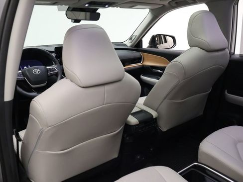 Used 2025 Toyota Grand Highlander AWD Hybrid image 20