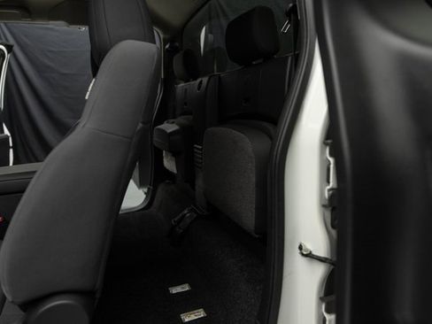 Used 2019 Nissan Frontier SV image 14