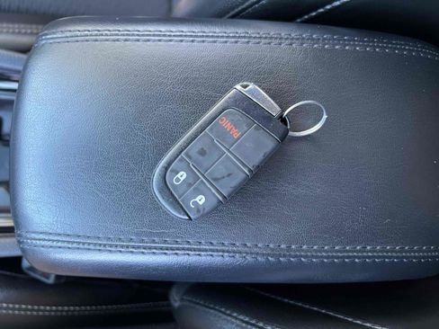 Used 2023 Jeep Compass Latitude AWD/4WD image 45