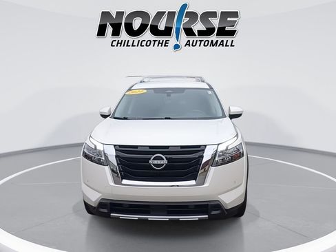 Used 2024 Nissan Pathfinder SL image 3