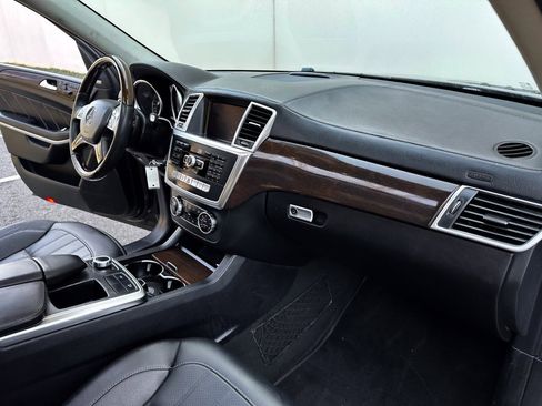 Used 2013 Mercedes-Benz GL 450 4MATIC w/ Premium 2 Pkg image 31