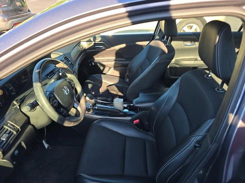 Used 2017 Honda Accord Sport image 2