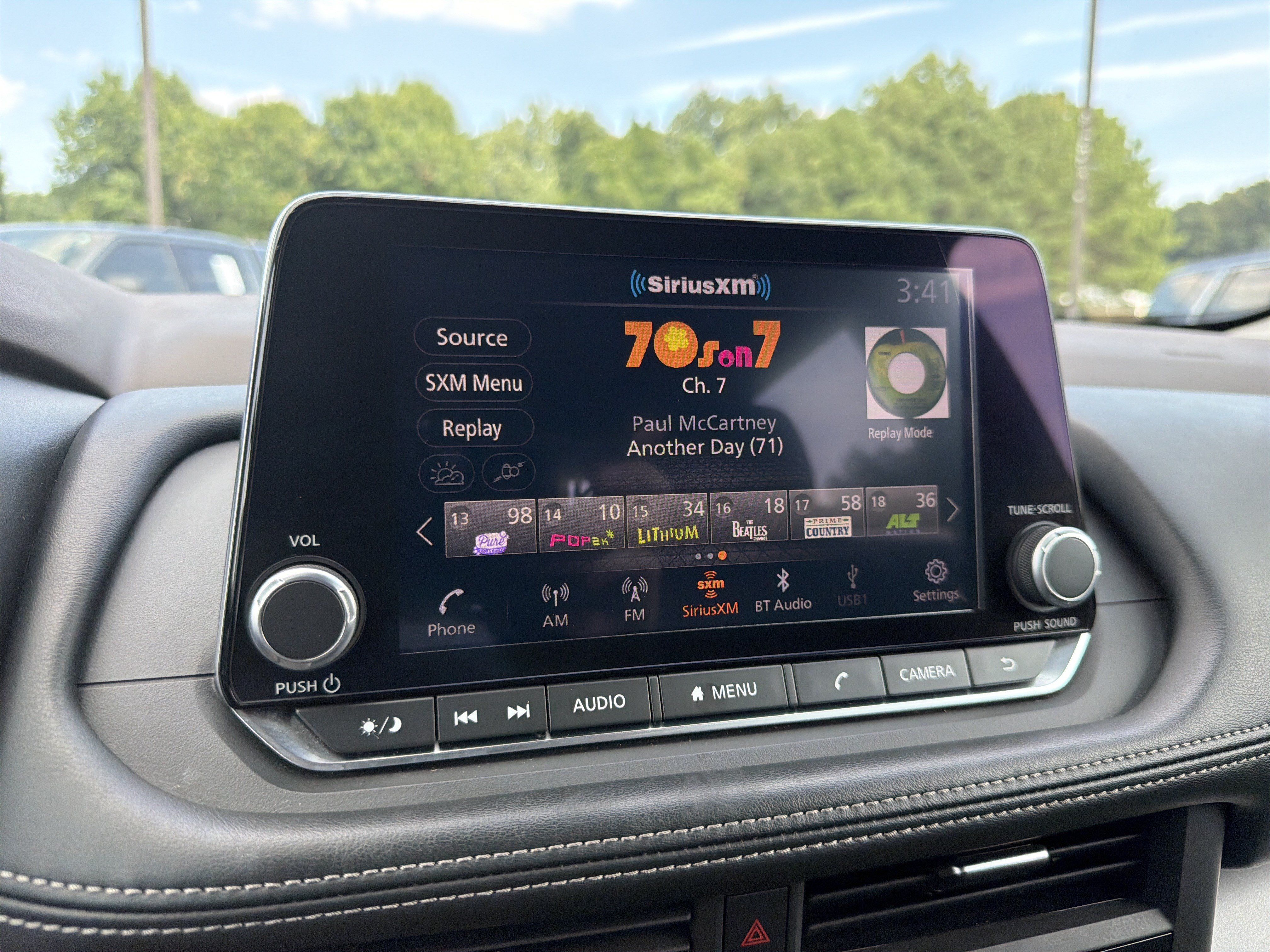 Used 2023 Nissan Rogue SV AWD/4WD image 6