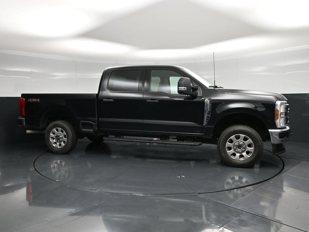 Used 2024 Ford F350 XLT AWD/4WD image 3