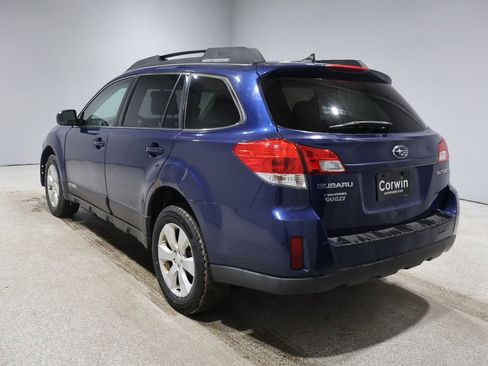 Used 2011 Subaru Outback 2.5i Limited image 9
