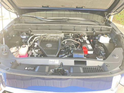 Used 2025 Toyota Highlander LE image 32
