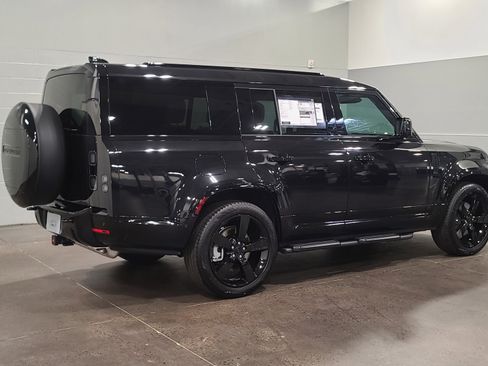 New 2026 Land Rover Defender 130 X-Dynamic SE AWD/4WD image 2