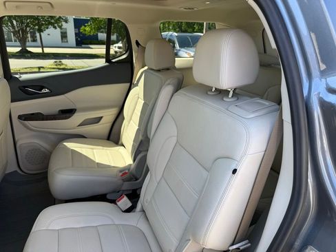 Used 2022 GMC Acadia Denali w/ Denali Ultimate Package AWD/4WD image 13