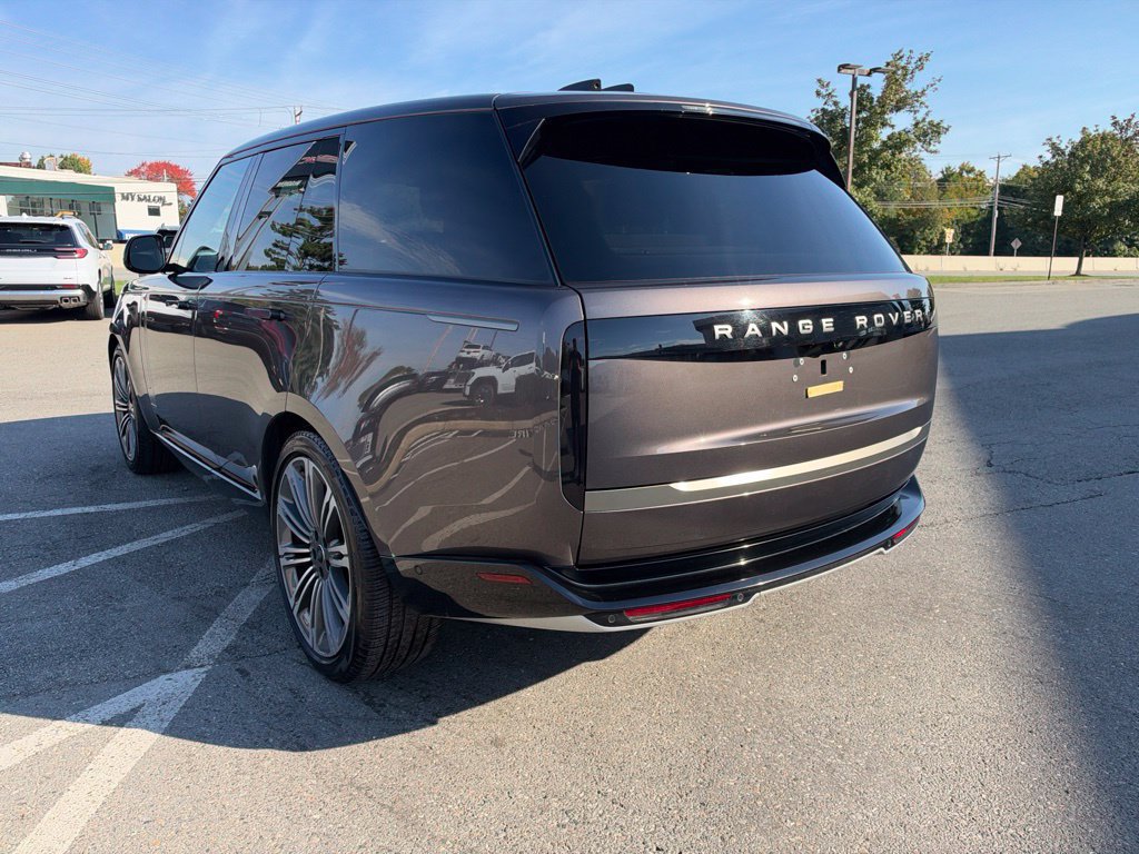 Used 2024 Land Rover Range Rover SE AWD/4WD image 4