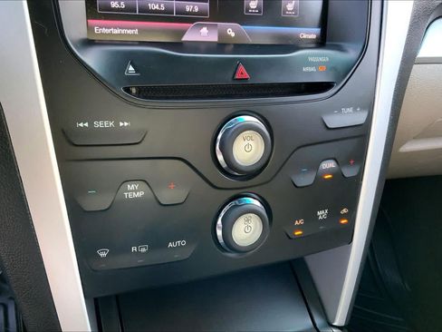 Used 2015 Ford Explorer XLT w/ Equipment Group 202B FWD image 31