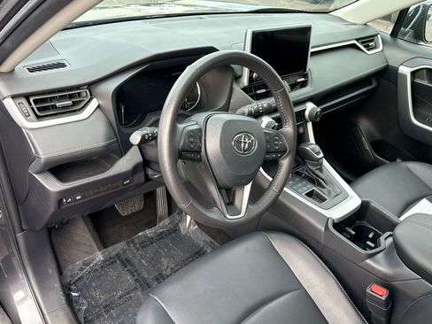 Used 2025 Toyota RAV4 XLE Premium image 7
