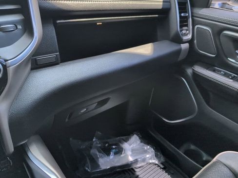 Used 2019 RAM 1500 Laramie AWD/4WD image 23