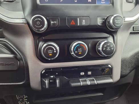 Used 2024 RAM 2500 Big Horn AWD/4WD image 9