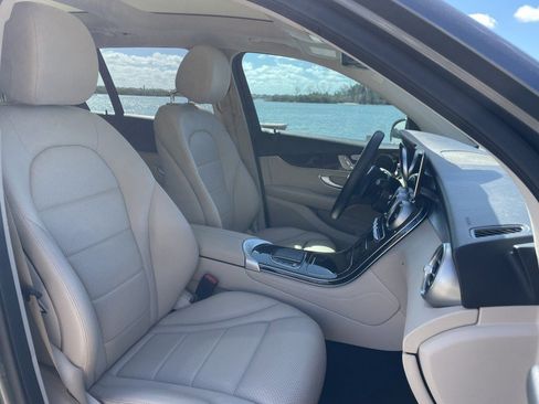 Used 2021 Mercedes-Benz GLC 300 image 7