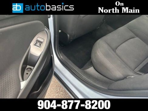 Used 2018 Chevrolet Malibu LT FWD image 19