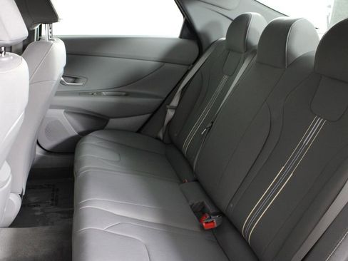 Used 2025 Hyundai Elantra Sport image 19