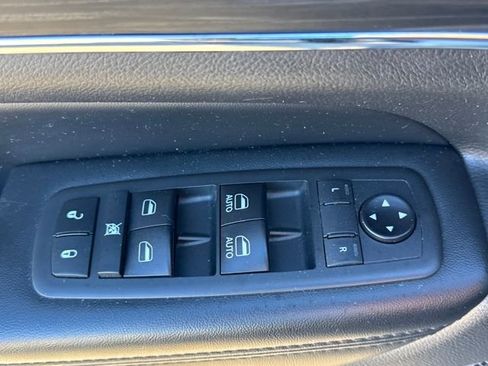 Used 2019 Jeep Grand Cherokee Limited w/ Luxury Group II image 17